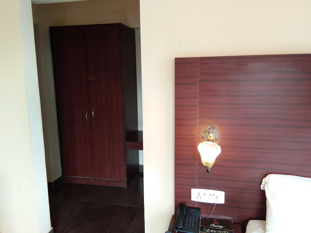 Berry Hills Resort Уті Екстер'єр фото